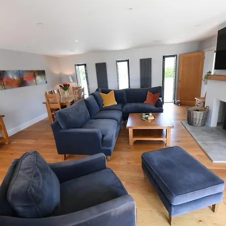 Spectre Hot Tub Retreat - Harrogate Pannal