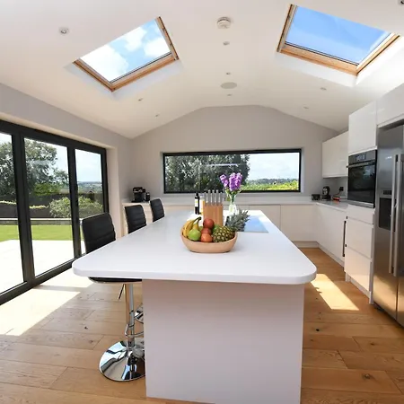 Spectre Hot Tub Retreat - Harrogate *