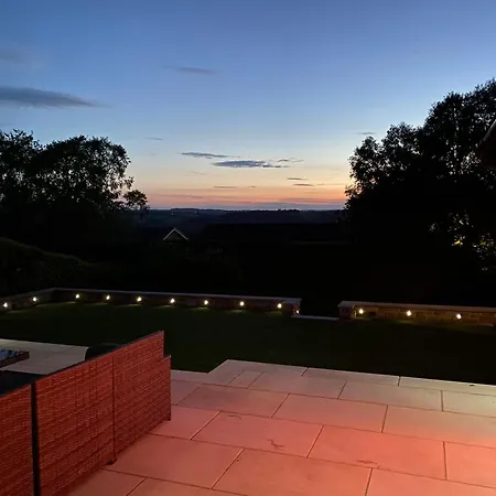 Villa Spectre Hot Tub Retreat - Harrogate