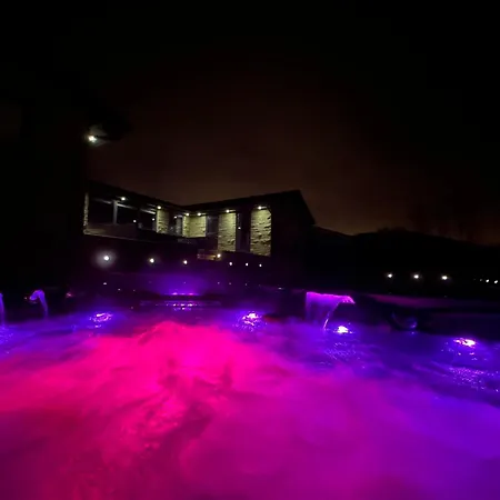 Spectre Hot Tub Retreat - Harrogate