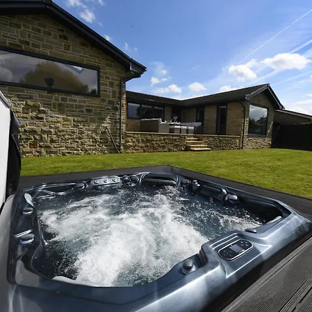 Villa Spectre Hot Tub Retreat - Harrogate Pannal
