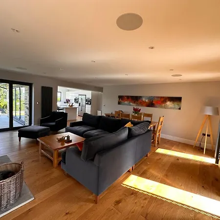 Spectre Hot Tub Retreat - Harrogate Pannal