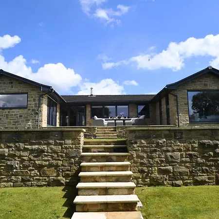 Spectre Hot Tub Retreat - Harrogate *