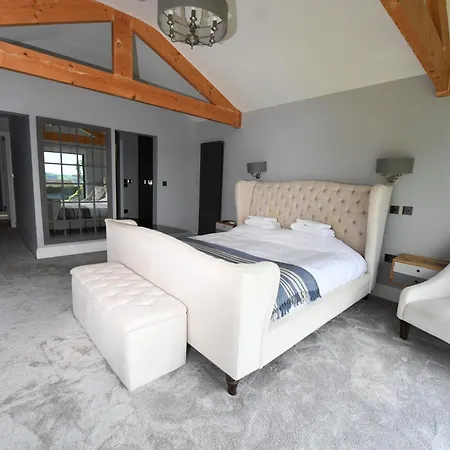 Spectre Hot Tub Retreat - Harrogate 빌라