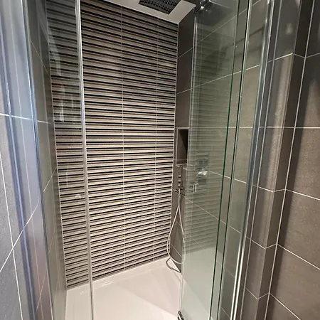 Spectre Hot Tub Retreat - Harrogate 빌라