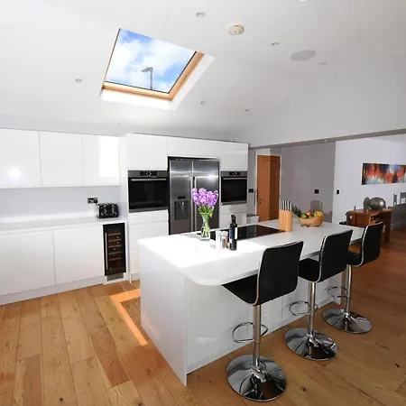 Spectre Hot Tub Retreat - Harrogate * Pannal