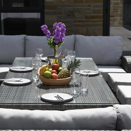 Spectre Hot Tub Retreat - Harrogate *